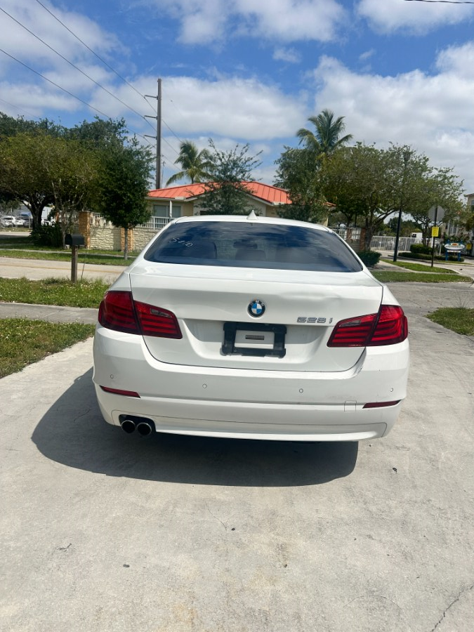2011 BMW 5 Series 4dr Sdn 528i RWD, available for sale in Hollywood, Florida | Select Auto Hollywood. Hollywood, Florida 2011 BMW 5 Series 4dr Sdn 528i RWD, available for sale in Hollywood, Florida | Select Auto Hollywood. Hollywood, Florida