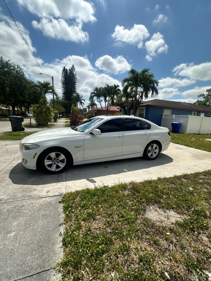 2011 BMW 5 Series 4dr Sdn 528i RWD, available for sale in Hollywood, Florida | Select Auto Hollywood. Hollywood, Florida 2011 BMW 5 Series 4dr Sdn 528i RWD, available for sale in Hollywood, Florida | Select Auto Hollywood. Hollywood, Florida