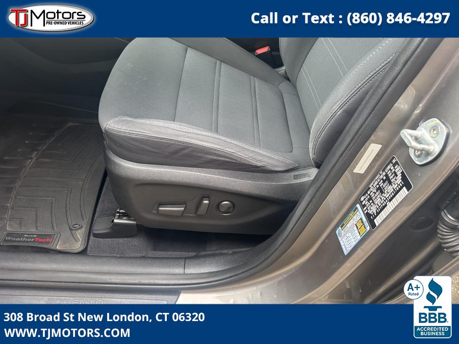 2016 Kia Sorento AWD 4dr 3.3L LX, available for sale in New London, Connecticut | TJ Motors LLC. New London, Connecticut 2016 Kia Sorento AWD 4dr 3.3L LX, available for sale in New London, Connecticut | TJ Motors LLC. New London, Connecticut