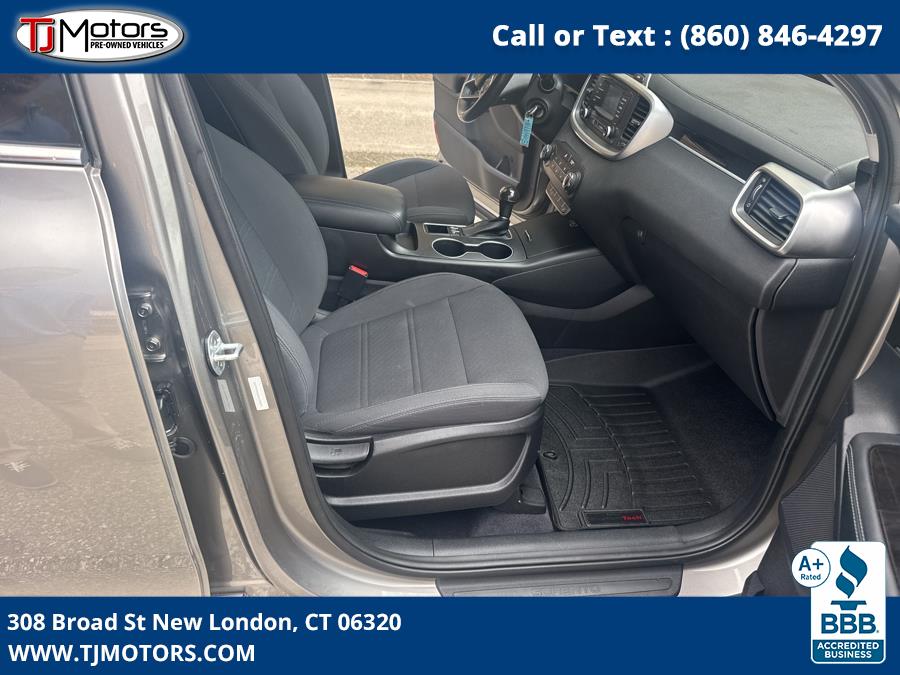 2016 Kia Sorento AWD 4dr 3.3L LX, available for sale in New London, Connecticut | TJ Motors LLC. New London, Connecticut 2016 Kia Sorento AWD 4dr 3.3L LX, available for sale in New London, Connecticut | TJ Motors LLC. New London, Connecticut