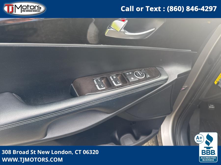 2016 Kia Sorento AWD 4dr 3.3L LX, available for sale in New London, Connecticut | TJ Motors LLC. New London, Connecticut 2016 Kia Sorento AWD 4dr 3.3L LX, available for sale in New London, Connecticut | TJ Motors LLC. New London, Connecticut