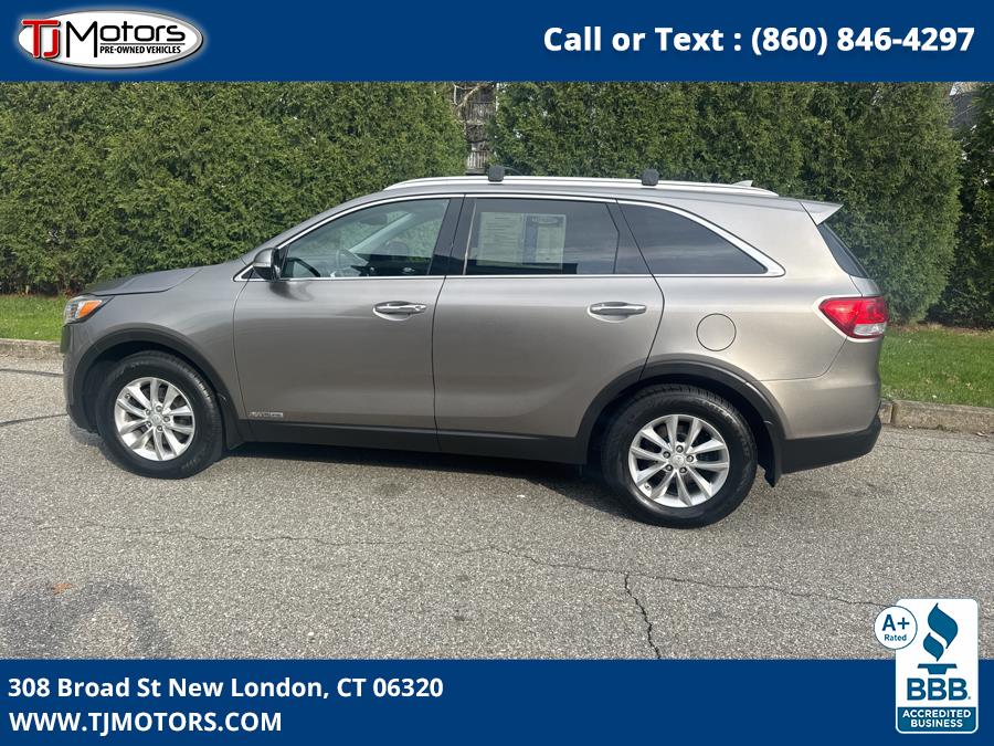 2016 Kia Sorento AWD 4dr 3.3L LX, available for sale in New London, Connecticut | TJ Motors LLC. New London, Connecticut 2016 Kia Sorento AWD 4dr 3.3L LX, available for sale in New London, Connecticut | TJ Motors LLC. New London, Connecticut