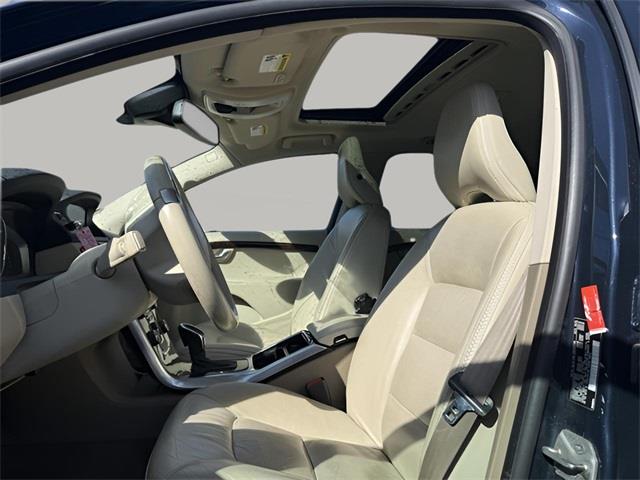 2014 Volvo Xc70 T6, available for sale in Stratford, Connecticut | Wiz Leasing Inc. Stratford, Connecticut 2014 Volvo Xc70 T6, available for sale in Stratford, Connecticut | Wiz Leasing Inc. Stratford, Connecticut