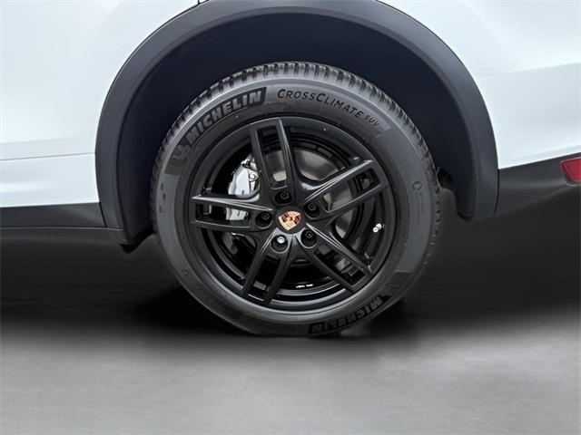 2013 Porsche Cayenne S Hybrid, available for sale in Stratford, Connecticut | Wiz Leasing Inc. Stratford, Connecticut 2013 Porsche Cayenne S Hybrid, available for sale in Stratford, Connecticut | Wiz Leasing Inc. Stratford, Connecticut