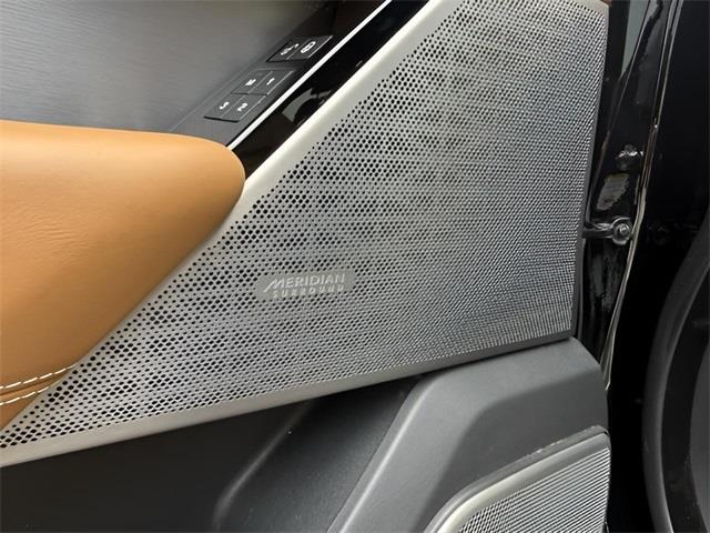 2019 Land Rover Range Rover Velar SE R-Dynamic, available for sale in Stratford, Connecticut | Wiz Leasing Inc. Stratford, Connecticut 2019 Land Rover Range Rover Velar SE R-Dynamic, available for sale in Stratford, Connecticut | Wiz Leasing Inc. Stratford, Connecticut
