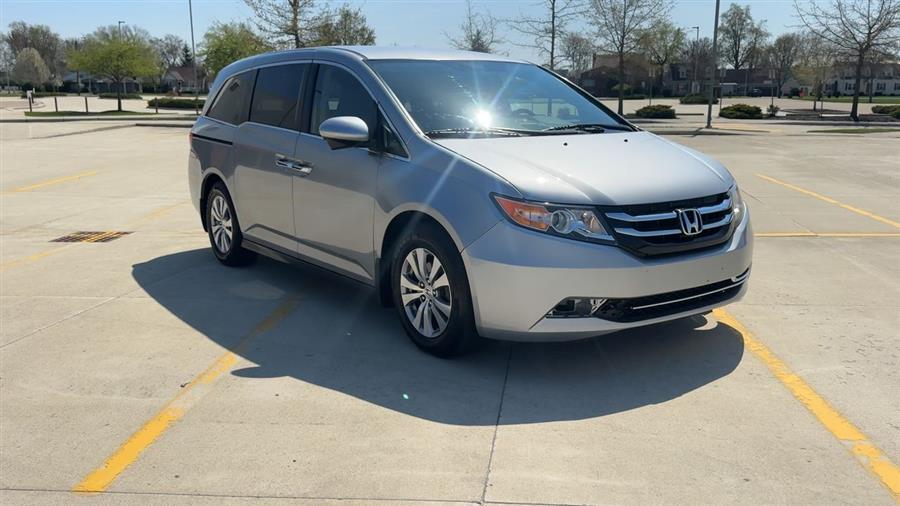 2016 Honda Odyssey SE photo 2