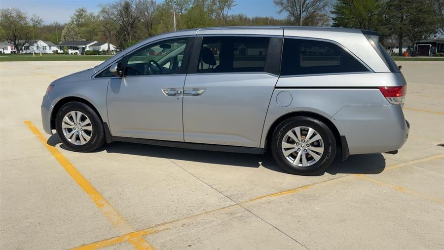 2016 Honda Odyssey SE photo 4