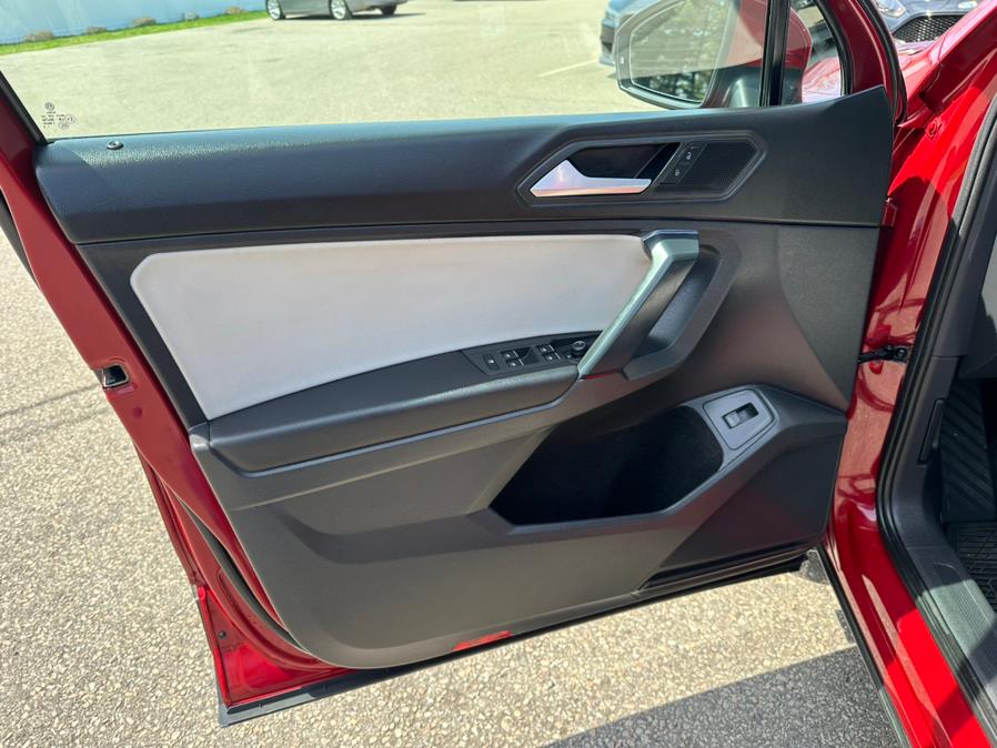2019 Volkswagen Tiguan 2.0T SEL 4MOTION, available for sale in South Windsor, Connecticut | Mike And Tony Auto Sales, Inc. South Windsor, Connecticut 2019 Volkswagen Tiguan 2.0T SEL 4MOTION, available for sale in South Windsor, Connecticut | Mike And Tony Auto Sales, Inc. South Windsor, Connecticut