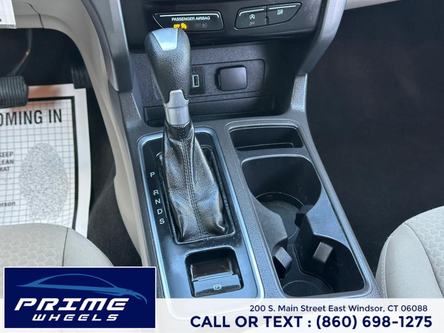 2017 Ford Escape SE FWD, available for sale in East Windsor, Connecticut | Prime Wheels. East Windsor, Connecticut 2017 Ford Escape SE FWD, available for sale in East Windsor, Connecticut | Prime Wheels. East Windsor, Connecticut