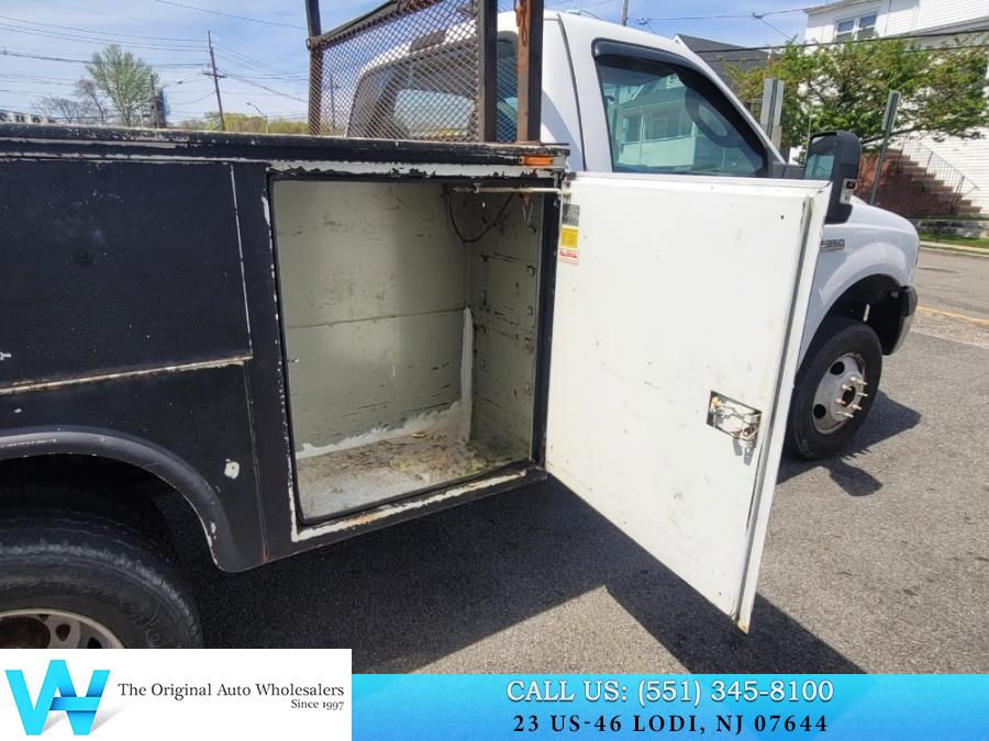 2005 Ford Super Duty F-350 DRW Reg Cab 141" WB 60" CA XL 4WD, available for sale in Lodi, New Jersey | AW Auto & Truck Wholesalers, Inc. Lodi, New Jersey 2005 Ford Super Duty F-350 DRW Reg Cab 141" WB 60" CA XL 4WD, available for sale in Lodi, New Jersey | AW Auto & Truck Wholesalers, Inc. Lodi, New Jersey