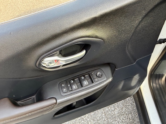 2015 Jeep Cherokee 4WD 4dr Limited, available for sale in Huntington Station, New York | Huntington Auto Mall. Huntington Station, New York 2015 Jeep Cherokee 4WD 4dr Limited, available for sale in Huntington Station, New York | Huntington Auto Mall. Huntington Station, New York