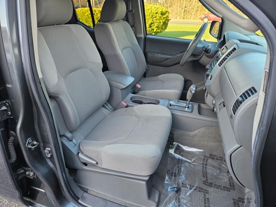 2009 Nissan Frontier 4WD Crew Cab LWB Auto SE, available for sale in East Windsor, Connecticut | Toro Auto. East Windsor, Connecticut 2009 Nissan Frontier 4WD Crew Cab LWB Auto SE, available for sale in East Windsor, Connecticut | Toro Auto. East Windsor, Connecticut