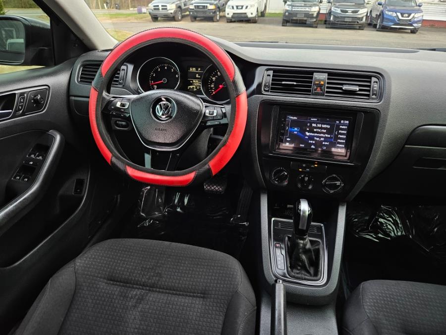 2015 Volkswagen Jetta Sedan 4dr Auto 2.0L SE, available for sale in East Windsor, Connecticut | Toro Auto. East Windsor, Connecticut 2015 Volkswagen Jetta Sedan 4dr Auto 2.0L SE, available for sale in East Windsor, Connecticut | Toro Auto. East Windsor, Connecticut