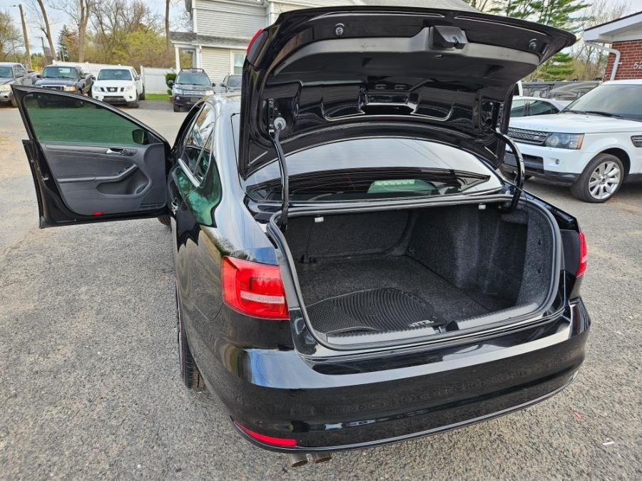 2015 Volkswagen Jetta Sedan 4dr Auto 2.0L SE, available for sale in East Windsor, Connecticut | Toro Auto. East Windsor, Connecticut 2015 Volkswagen Jetta Sedan 4dr Auto 2.0L SE, available for sale in East Windsor, Connecticut | Toro Auto. East Windsor, Connecticut
