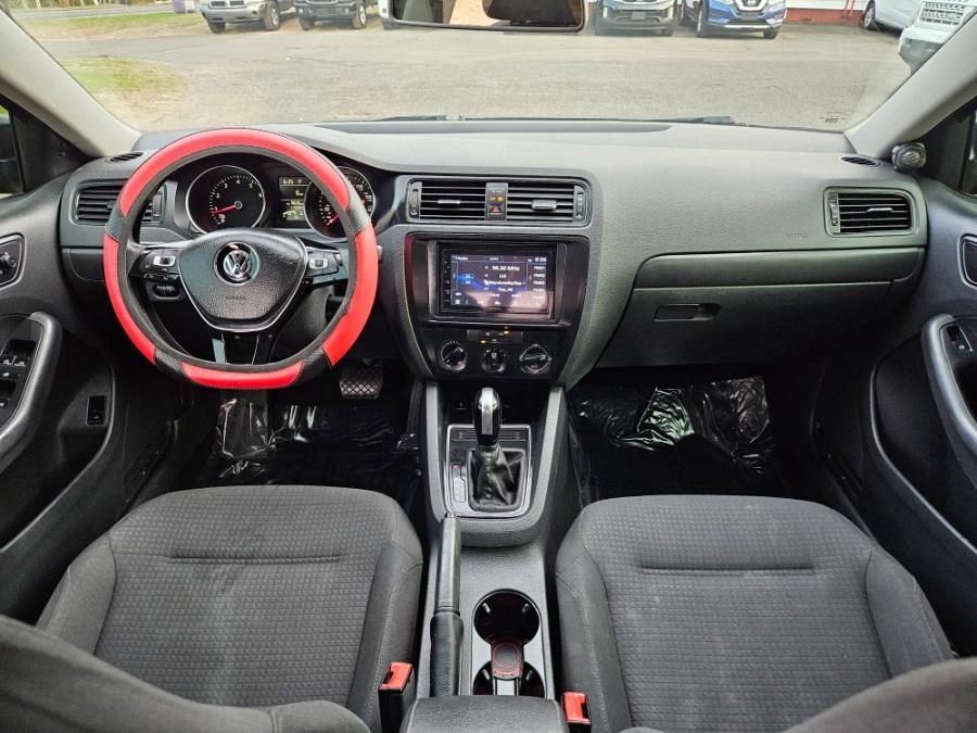 2015 Volkswagen Jetta Sedan 4dr Auto 2.0L SE, available for sale in East Windsor, Connecticut | Toro Auto. East Windsor, Connecticut 2015 Volkswagen Jetta Sedan 4dr Auto 2.0L SE, available for sale in East Windsor, Connecticut | Toro Auto. East Windsor, Connecticut