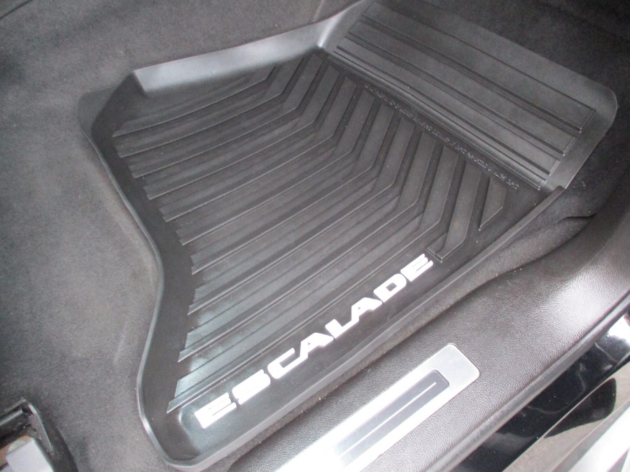 2015 Cadillac Escalade ESV 4WD 4dr Luxury, available for sale in Suffield, Connecticut | Suffield Auto LLC. Suffield, Connecticut 2015 Cadillac Escalade ESV 4WD 4dr Luxury, available for sale in Suffield, Connecticut | Suffield Auto LLC. Suffield, Connecticut