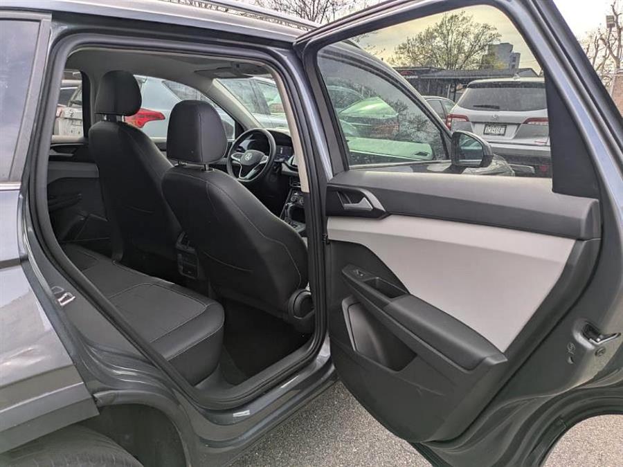 2022 Volkswagen Taos SE FWD, available for sale in Long Island City, New York | Luxury Of Queens. Long Island City, New York 2022 Volkswagen Taos SE FWD, available for sale in Long Island City, New York | Luxury Of Queens. Long Island City, New York