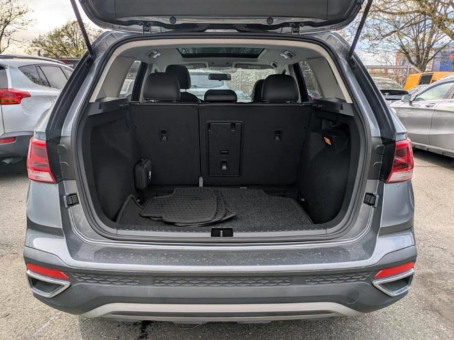 2022 Volkswagen Taos SE FWD, available for sale in Long Island City, New York | Luxury Of Queens. Long Island City, New York 2022 Volkswagen Taos SE FWD, available for sale in Long Island City, New York | Luxury Of Queens. Long Island City, New York