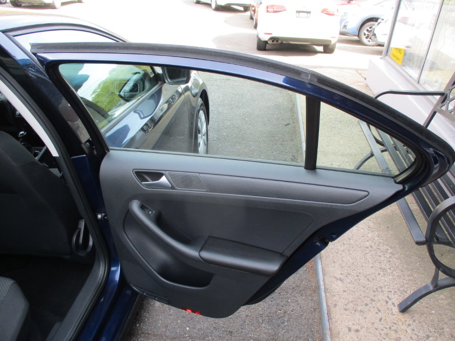 2014 Volkswagen Jetta Sedan 4dr Man S, available for sale in Meriden, Connecticut | Cos Central Auto. Meriden, Connecticut 2014 Volkswagen Jetta Sedan 4dr Man S, available for sale in Meriden, Connecticut | Cos Central Auto. Meriden, Connecticut