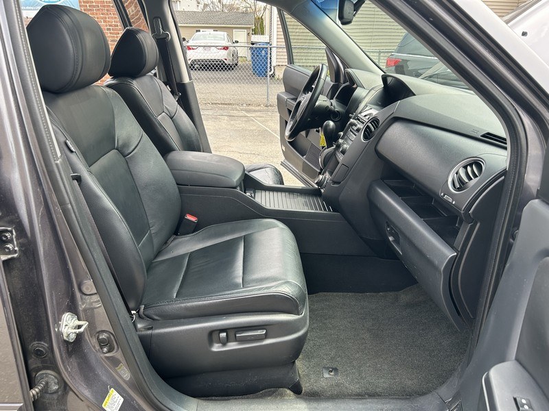 2015 Honda Pilot 4WD 4dr Touring w/RES & Navi, available for sale in West Springfield, Massachusetts | Union Street Auto Sales. West Springfield, Massachusetts 2015 Honda Pilot 4WD 4dr Touring w/RES & Navi, available for sale in West Springfield, Massachusetts | Union Street Auto Sales. West Springfield, Massachusetts