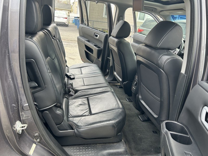 2015 Honda Pilot 4WD 4dr Touring w/RES & Navi, available for sale in West Springfield, Massachusetts | Union Street Auto Sales. West Springfield, Massachusetts 2015 Honda Pilot 4WD 4dr Touring w/RES & Navi, available for sale in West Springfield, Massachusetts | Union Street Auto Sales. West Springfield, Massachusetts