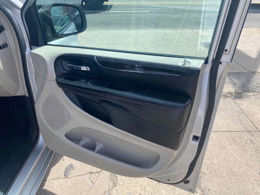 2012 Chrysler Town & Country 4dr Wgn Touring-L, available for sale in Middle Village, New York | Middle Village Motors . Middle Village, New York 2012 Chrysler Town & Country 4dr Wgn Touring-L, available for sale in Middle Village, New York | Middle Village Motors . Middle Village, New York