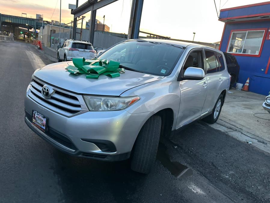 2013 Toyota Highlander 4WD 4dr V6 (Natl), available for sale in Brooklyn, New York | Brooklyn Auto Mall LLC. Brooklyn, New York 2013 Toyota Highlander 4WD 4dr V6 (Natl), available for sale in Brooklyn, New York | Brooklyn Auto Mall LLC. Brooklyn, New York