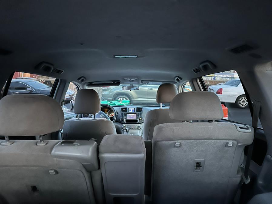 2013 Toyota Highlander 4WD 4dr V6 (Natl), available for sale in Brooklyn, New York | Brooklyn Auto Mall LLC. Brooklyn, New York 2013 Toyota Highlander 4WD 4dr V6 (Natl), available for sale in Brooklyn, New York | Brooklyn Auto Mall LLC. Brooklyn, New York