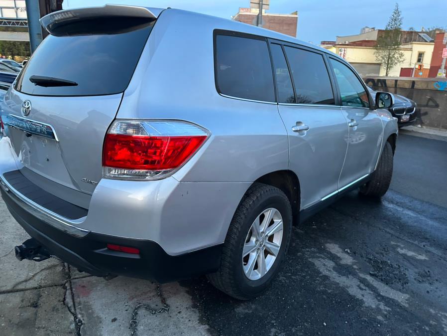 2013 Toyota Highlander 4WD 4dr V6 (Natl), available for sale in Brooklyn, New York | Brooklyn Auto Mall LLC. Brooklyn, New York 2013 Toyota Highlander 4WD 4dr V6 (Natl), available for sale in Brooklyn, New York | Brooklyn Auto Mall LLC. Brooklyn, New York
