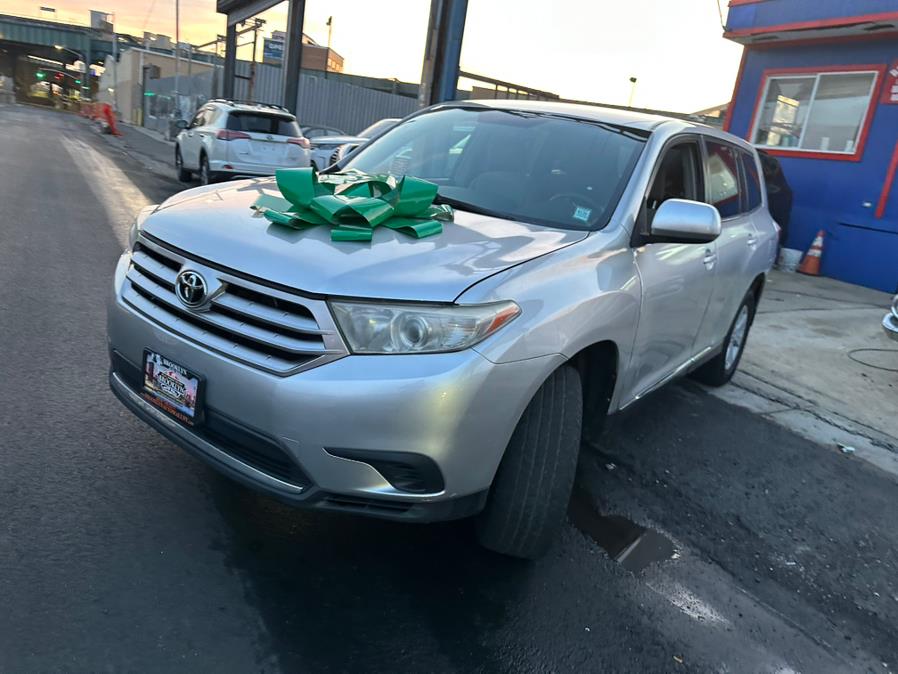 2013 Toyota Highlander 4WD 4dr V6 (Natl), available for sale in Brooklyn, New York | Brooklyn Auto Mall LLC. Brooklyn, New York 2013 Toyota Highlander 4WD 4dr V6 (Natl), available for sale in Brooklyn, New York | Brooklyn Auto Mall LLC. Brooklyn, New York