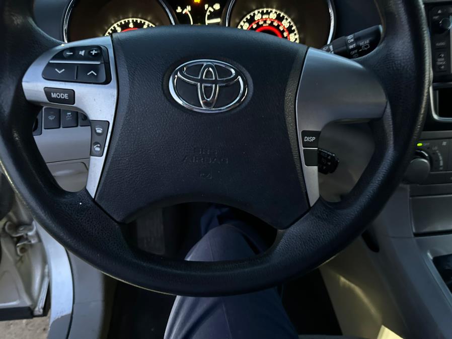 2013 Toyota Highlander 4WD 4dr V6 (Natl), available for sale in Brooklyn, New York | Brooklyn Auto Mall LLC. Brooklyn, New York 2013 Toyota Highlander 4WD 4dr V6 (Natl), available for sale in Brooklyn, New York | Brooklyn Auto Mall LLC. Brooklyn, New York