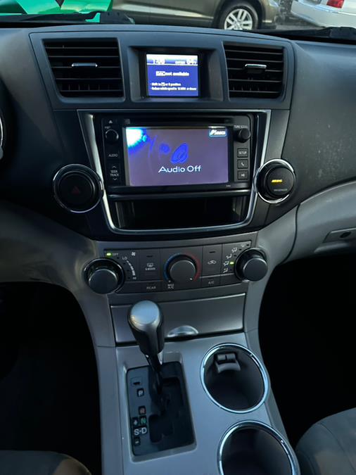 2013 Toyota Highlander 4WD 4dr V6 (Natl), available for sale in Brooklyn, New York | Brooklyn Auto Mall LLC. Brooklyn, New York 2013 Toyota Highlander 4WD 4dr V6 (Natl), available for sale in Brooklyn, New York | Brooklyn Auto Mall LLC. Brooklyn, New York