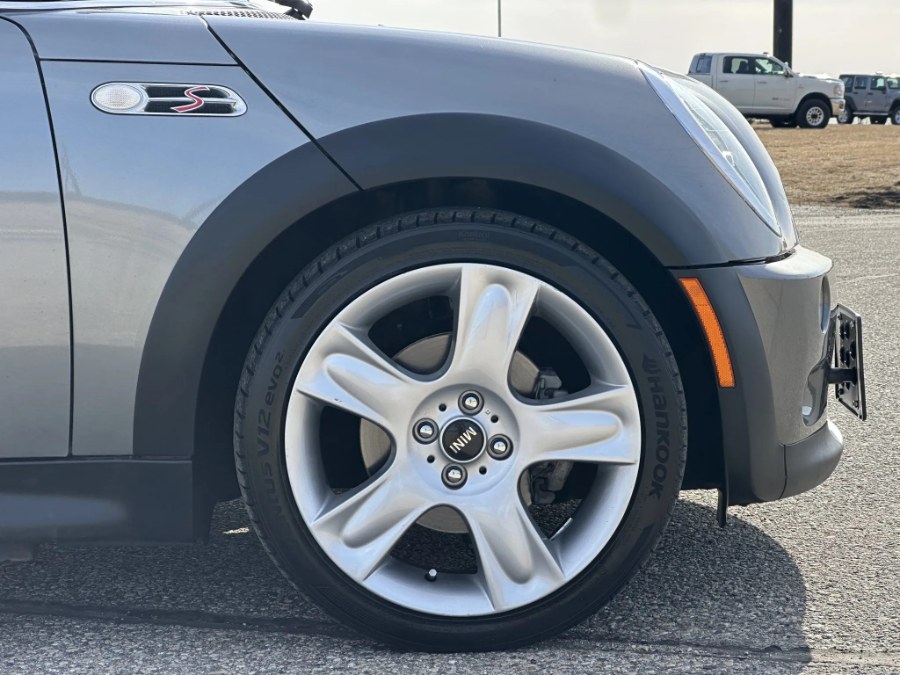 2005 Mini Cooper s Base, available for sale in Darien, Wisconsin | Geneva Motor Cars. Darien, Wisconsin 2005 Mini Cooper s Base, available for sale in Darien, Wisconsin | Geneva Motor Cars. Darien, Wisconsin