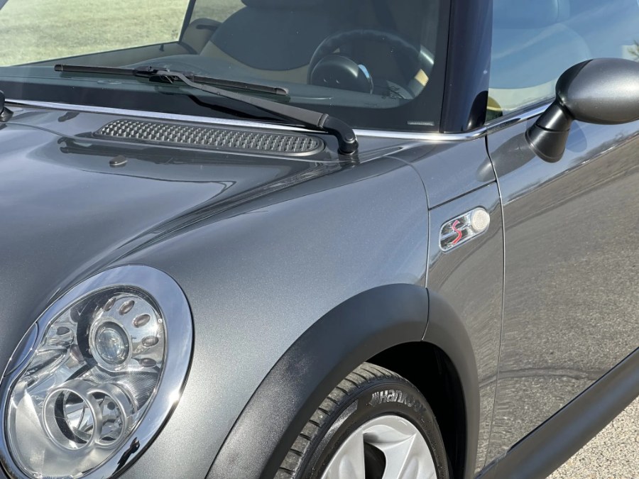 2005 Mini Cooper s Base, available for sale in Darien, Wisconsin | Geneva Motor Cars. Darien, Wisconsin 2005 Mini Cooper s Base, available for sale in Darien, Wisconsin | Geneva Motor Cars. Darien, Wisconsin