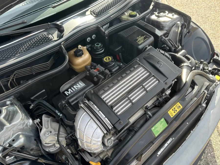 2005 Mini Cooper s Base, available for sale in Darien, Wisconsin | Geneva Motor Cars. Darien, Wisconsin 2005 Mini Cooper s Base, available for sale in Darien, Wisconsin | Geneva Motor Cars. Darien, Wisconsin