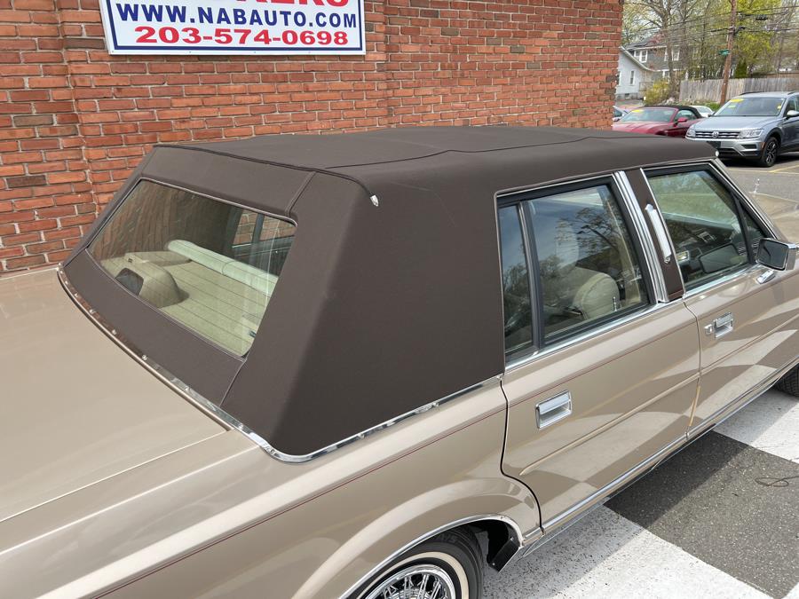 1989 Lincoln Town Car 4dr Sedan Signature, available for sale in Waterbury, Connecticut | National Auto Brokers, Inc.. Waterbury, Connecticut 1989 Lincoln Town Car 4dr Sedan Signature, available for sale in Waterbury, Connecticut | National Auto Brokers, Inc.. Waterbury, Connecticut