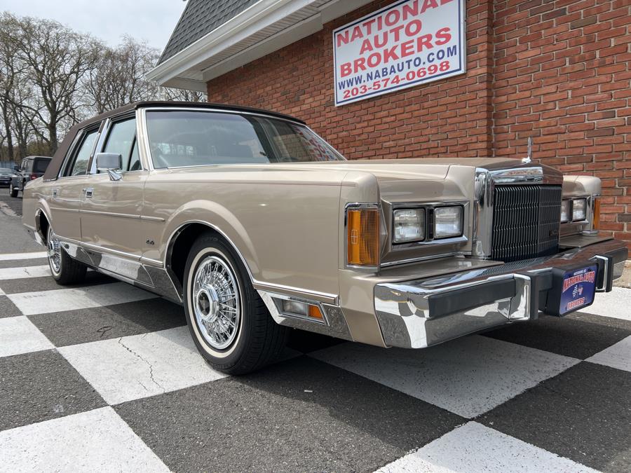 1989 Lincoln Town Car 4dr Sedan Signature, available for sale in Waterbury, Connecticut | National Auto Brokers, Inc.. Waterbury, Connecticut 1989 Lincoln Town Car 4dr Sedan Signature, available for sale in Waterbury, Connecticut | National Auto Brokers, Inc.. Waterbury, Connecticut