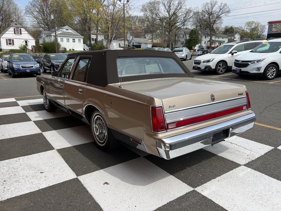 1989 Lincoln Town Car 4dr Sedan Signature, available for sale in Waterbury, Connecticut | National Auto Brokers, Inc.. Waterbury, Connecticut 1989 Lincoln Town Car 4dr Sedan Signature, available for sale in Waterbury, Connecticut | National Auto Brokers, Inc.. Waterbury, Connecticut