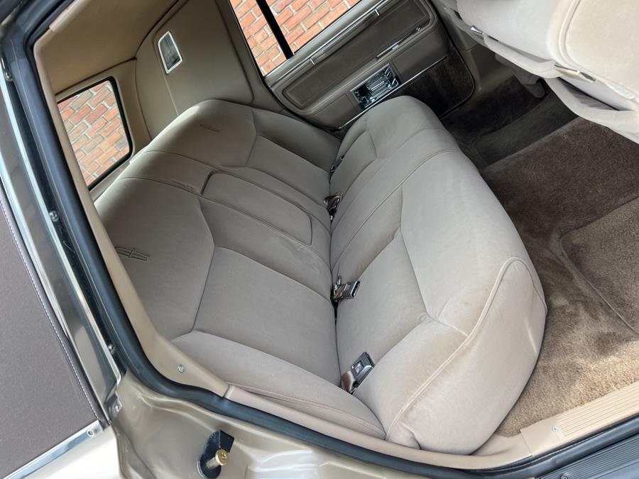 1989 Lincoln Town Car 4dr Sedan Signature, available for sale in Waterbury, Connecticut | National Auto Brokers, Inc.. Waterbury, Connecticut 1989 Lincoln Town Car 4dr Sedan Signature, available for sale in Waterbury, Connecticut | National Auto Brokers, Inc.. Waterbury, Connecticut