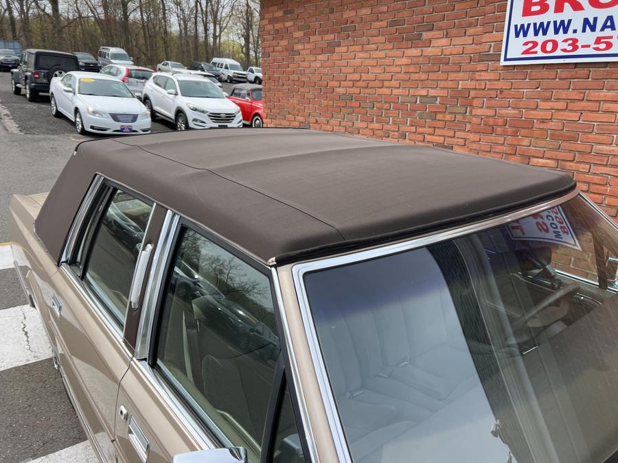 1989 Lincoln Town Car 4dr Sedan Signature, available for sale in Waterbury, Connecticut | National Auto Brokers, Inc.. Waterbury, Connecticut 1989 Lincoln Town Car 4dr Sedan Signature, available for sale in Waterbury, Connecticut | National Auto Brokers, Inc.. Waterbury, Connecticut