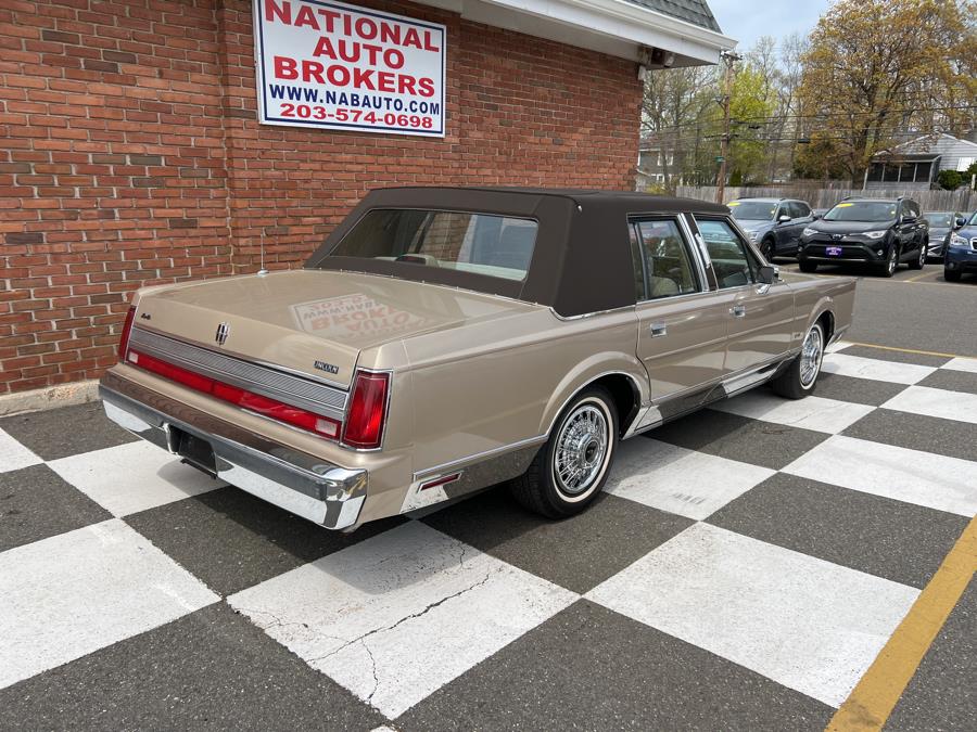 1989 Lincoln Town Car 4dr Sedan Signature, available for sale in Waterbury, Connecticut | National Auto Brokers, Inc.. Waterbury, Connecticut 1989 Lincoln Town Car 4dr Sedan Signature, available for sale in Waterbury, Connecticut | National Auto Brokers, Inc.. Waterbury, Connecticut