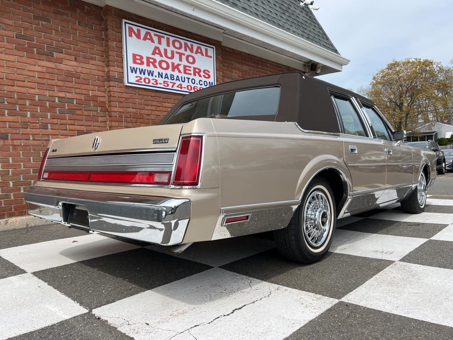 1989 Lincoln Town Car 4dr Sedan Signature, available for sale in Waterbury, Connecticut | National Auto Brokers, Inc.. Waterbury, Connecticut 1989 Lincoln Town Car 4dr Sedan Signature, available for sale in Waterbury, Connecticut | National Auto Brokers, Inc.. Waterbury, Connecticut