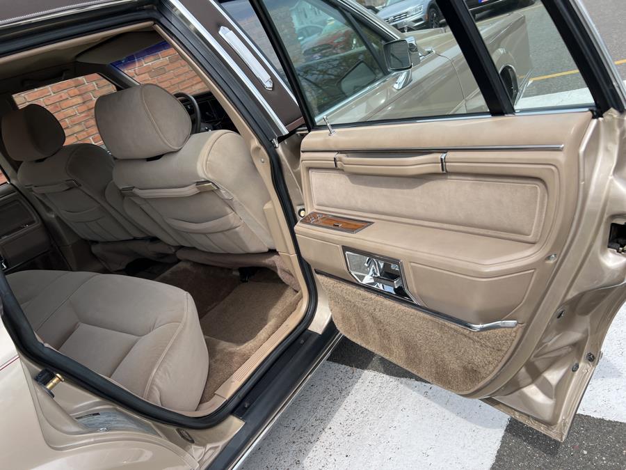 1989 Lincoln Town Car 4dr Sedan Signature, available for sale in Waterbury, Connecticut | National Auto Brokers, Inc.. Waterbury, Connecticut 1989 Lincoln Town Car 4dr Sedan Signature, available for sale in Waterbury, Connecticut | National Auto Brokers, Inc.. Waterbury, Connecticut