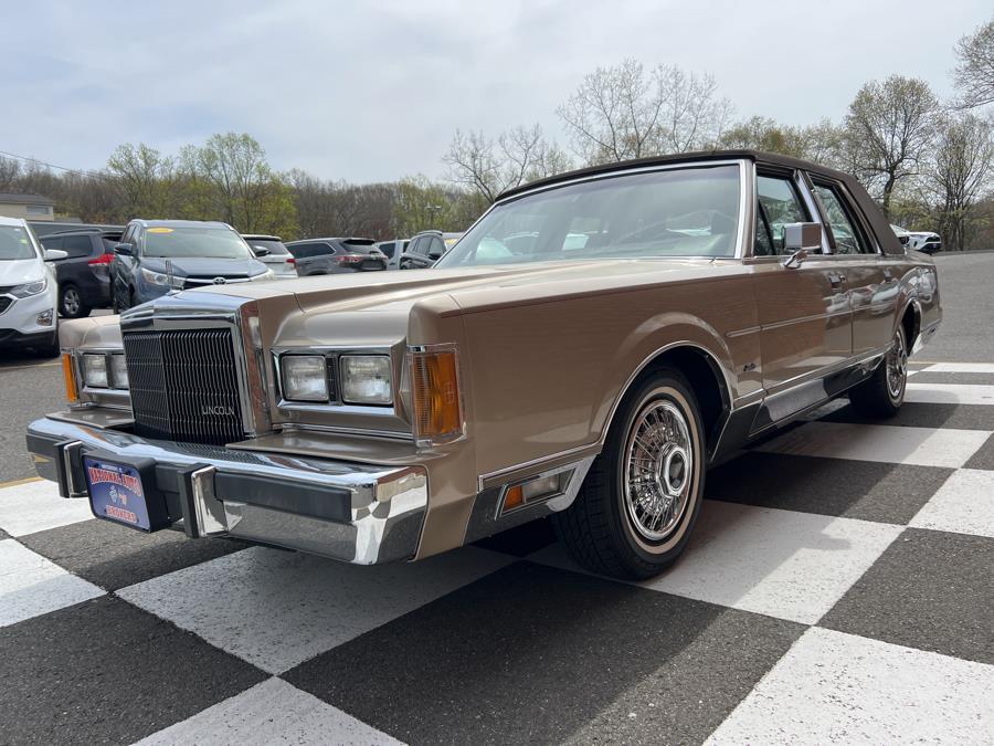 1989 Lincoln Town Car 4dr Sedan Signature, available for sale in Waterbury, Connecticut | National Auto Brokers, Inc.. Waterbury, Connecticut 1989 Lincoln Town Car 4dr Sedan Signature, available for sale in Waterbury, Connecticut | National Auto Brokers, Inc.. Waterbury, Connecticut