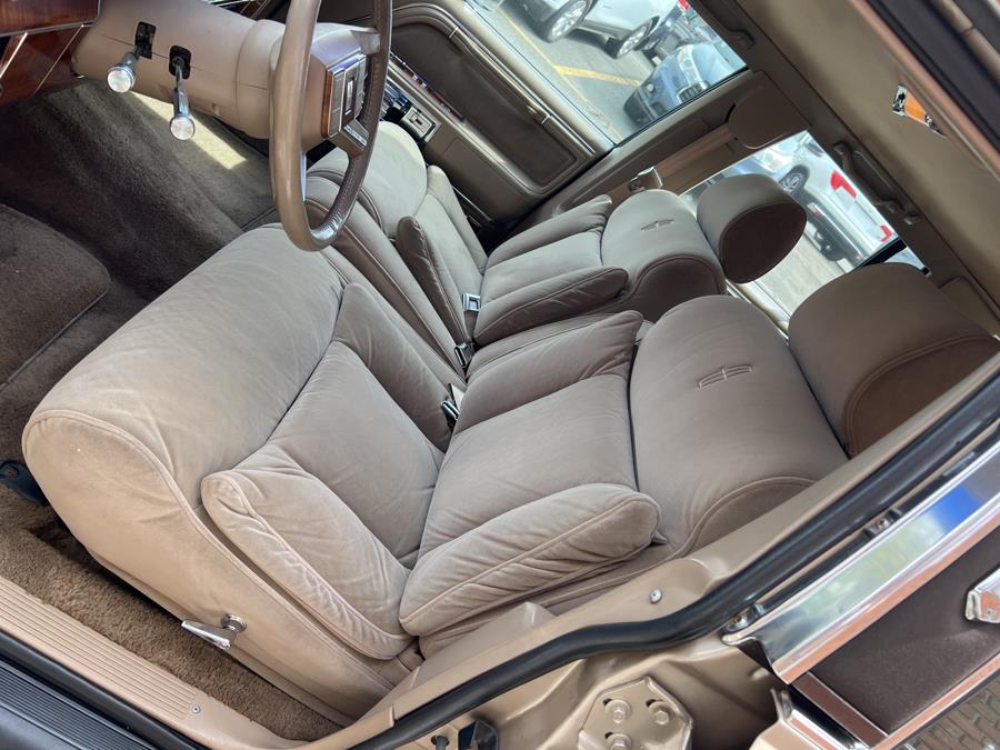 1989 Lincoln Town Car 4dr Sedan Signature, available for sale in Waterbury, Connecticut | National Auto Brokers, Inc.. Waterbury, Connecticut 1989 Lincoln Town Car 4dr Sedan Signature, available for sale in Waterbury, Connecticut | National Auto Brokers, Inc.. Waterbury, Connecticut