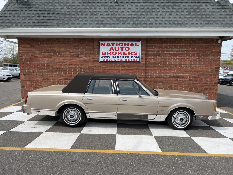 1989 Lincoln Town Car 4dr Sedan Signature, available for sale in Waterbury, Connecticut | National Auto Brokers, Inc.. Waterbury, Connecticut 1989 Lincoln Town Car 4dr Sedan Signature, available for sale in Waterbury, Connecticut | National Auto Brokers, Inc.. Waterbury, Connecticut