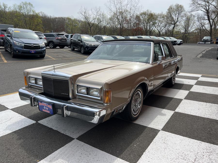 1989 Lincoln Town Car 4dr Sedan Signature, available for sale in Waterbury, Connecticut | National Auto Brokers, Inc.. Waterbury, Connecticut 1989 Lincoln Town Car 4dr Sedan Signature, available for sale in Waterbury, Connecticut | National Auto Brokers, Inc.. Waterbury, Connecticut