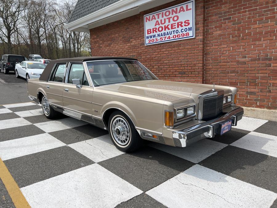 Used 1989 Lincoln Town Car in Waterbury, Connecticut | National Auto Brokers, Inc.. Waterbury, Connecticut