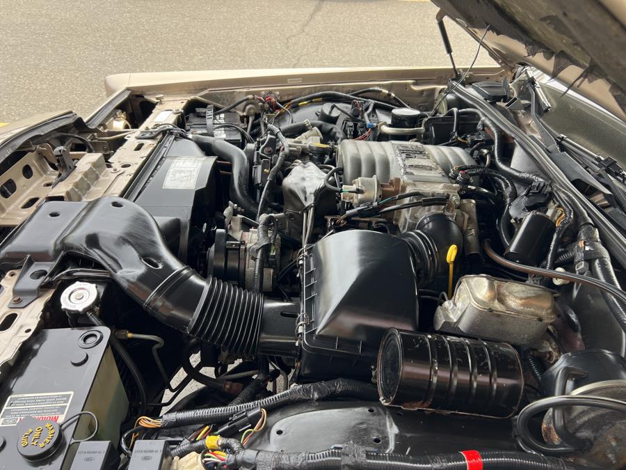 1989 Lincoln Town Car 4dr Sedan Signature, available for sale in Waterbury, Connecticut | National Auto Brokers, Inc.. Waterbury, Connecticut 1989 Lincoln Town Car 4dr Sedan Signature, available for sale in Waterbury, Connecticut | National Auto Brokers, Inc.. Waterbury, Connecticut