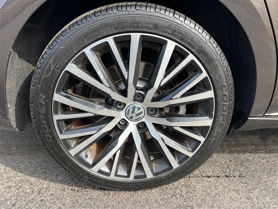 2014 Volkswagen CC 4dr Sdn VR6 Executive 4Motion, available for sale in Canton, Connecticut | Lava Motors. Canton, Connecticut 2014 Volkswagen CC 4dr Sdn VR6 Executive 4Motion, available for sale in Canton, Connecticut | Lava Motors. Canton, Connecticut